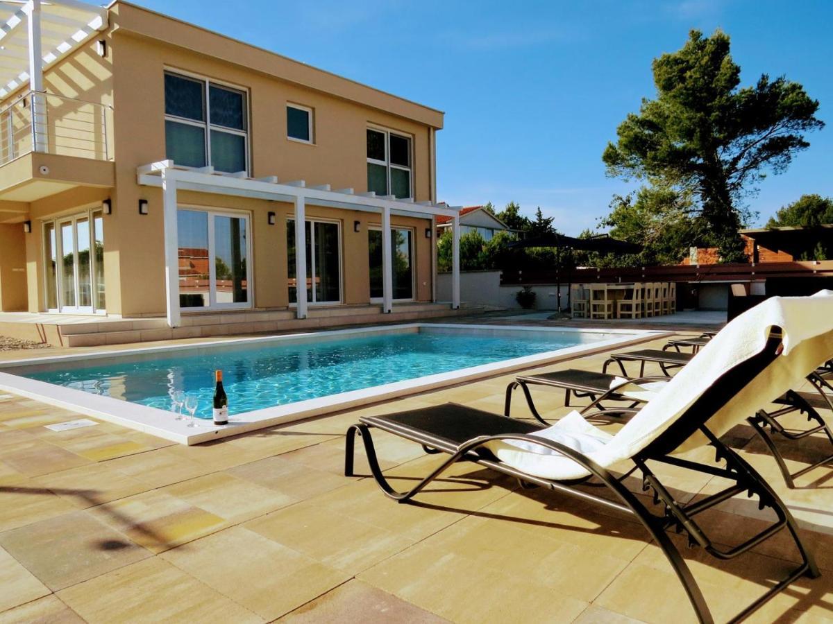 Villa Olivia - New And Modern House With Pool, Souna, Jacuzzi & Playground, Liznjan - Istra Luaran gambar